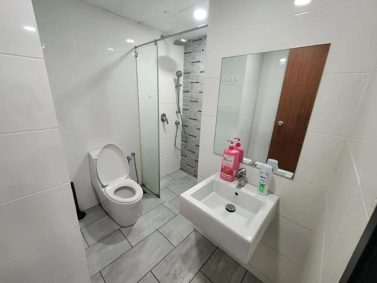 Sunrise Gurney Executive Premium Large Suite George Town Apartment
