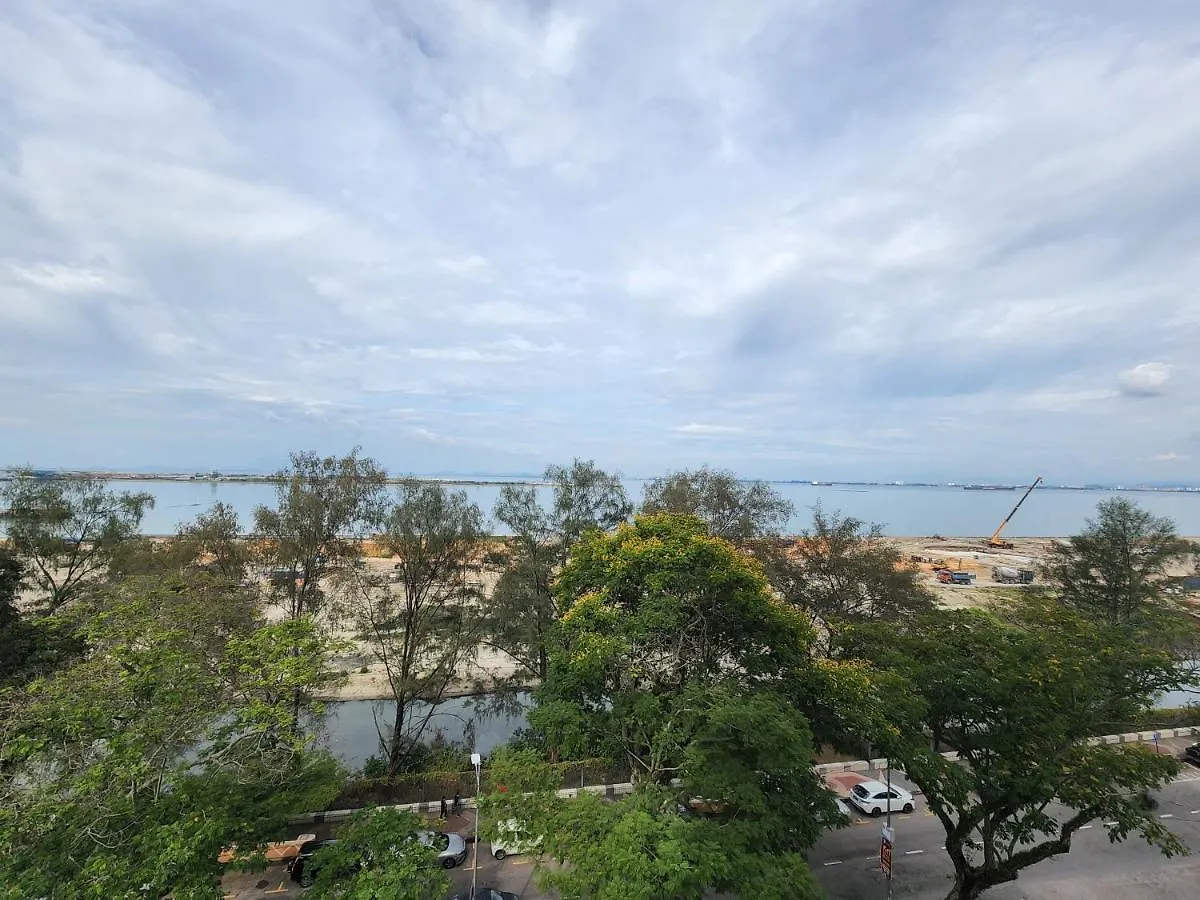 Sunrise Gurney Executive Premium Large Suite George Town Apartment