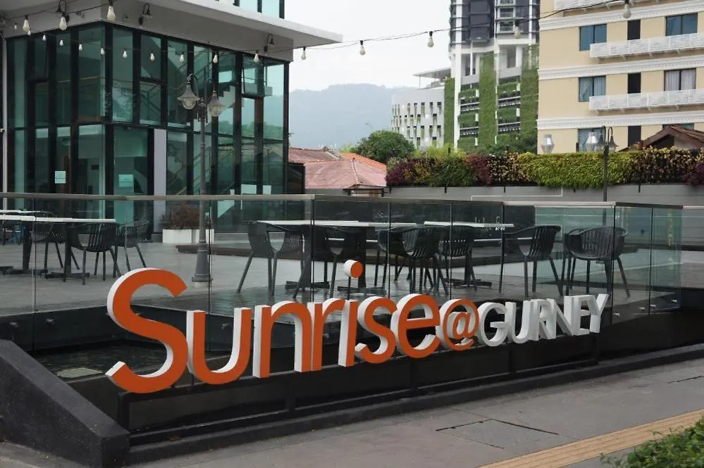 Sunrise Gurney Executive Premium Large Suite George Town Apartment