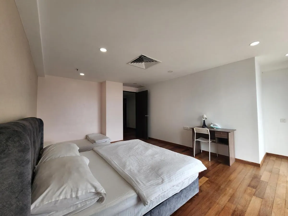Sunrise Gurney Executive Premium Large Suite George Town Apartment